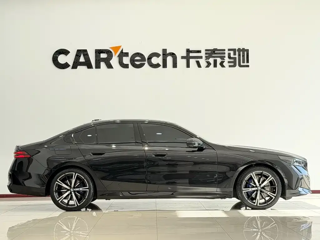 BMW 5 Series (Import) 2025 из CN, фото 6