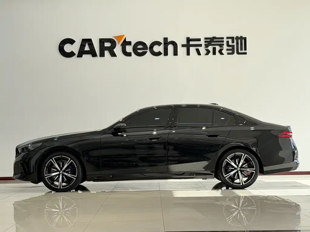 BMW 5 Series (Import) 2025 из CN, фото 5