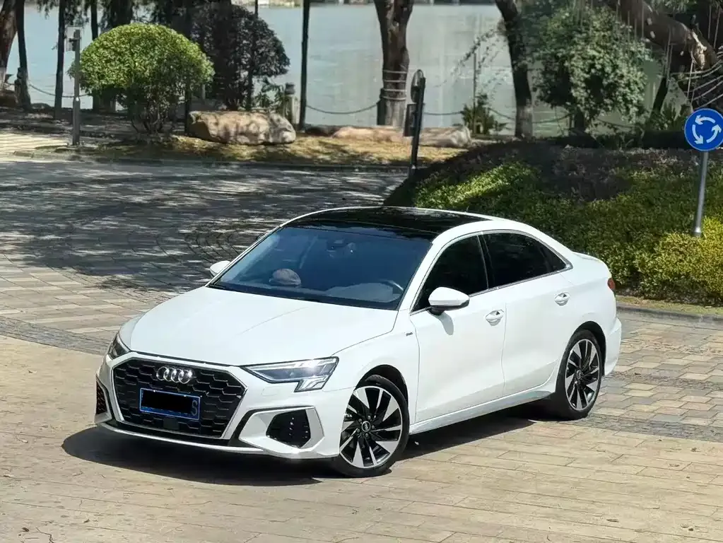 Audi A3 — фото 1