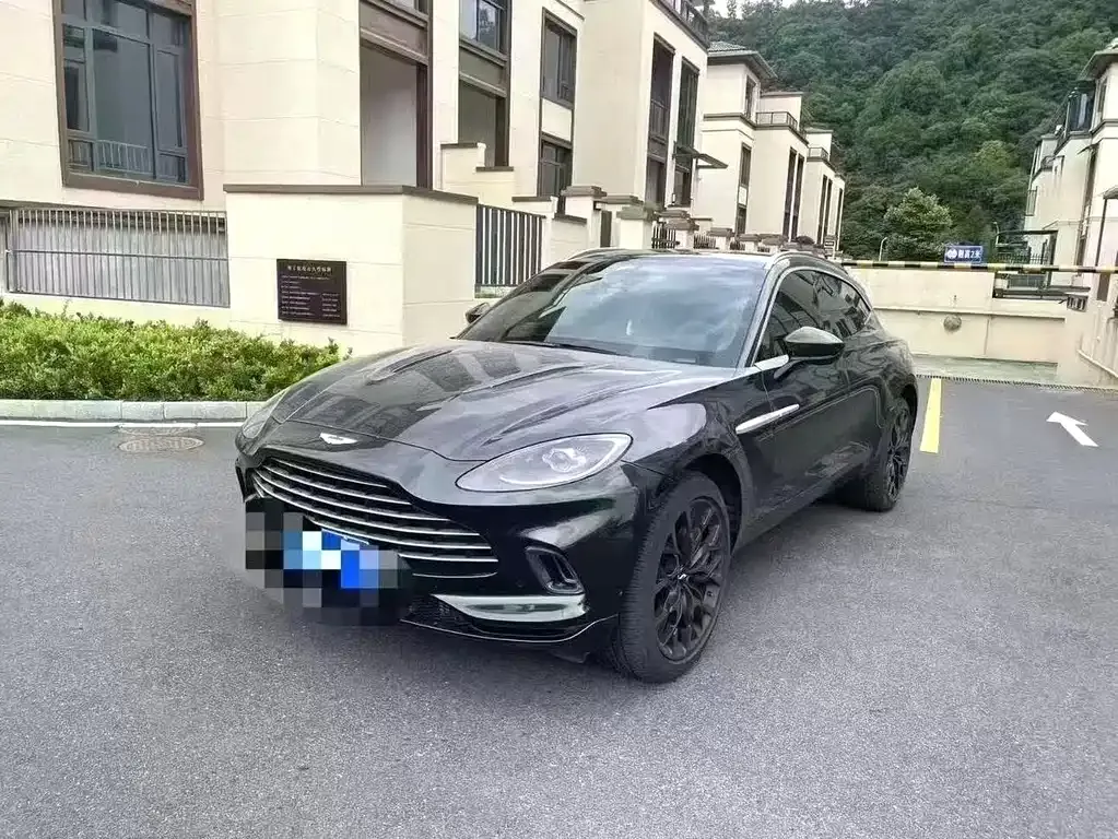 Aston Martin DBX