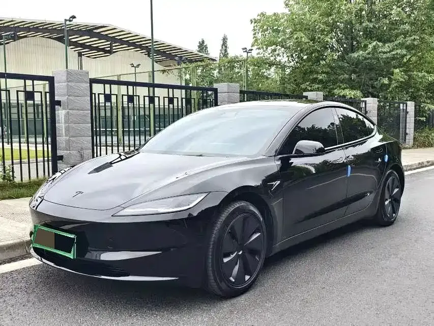 Tesla Model 3 — фото 1