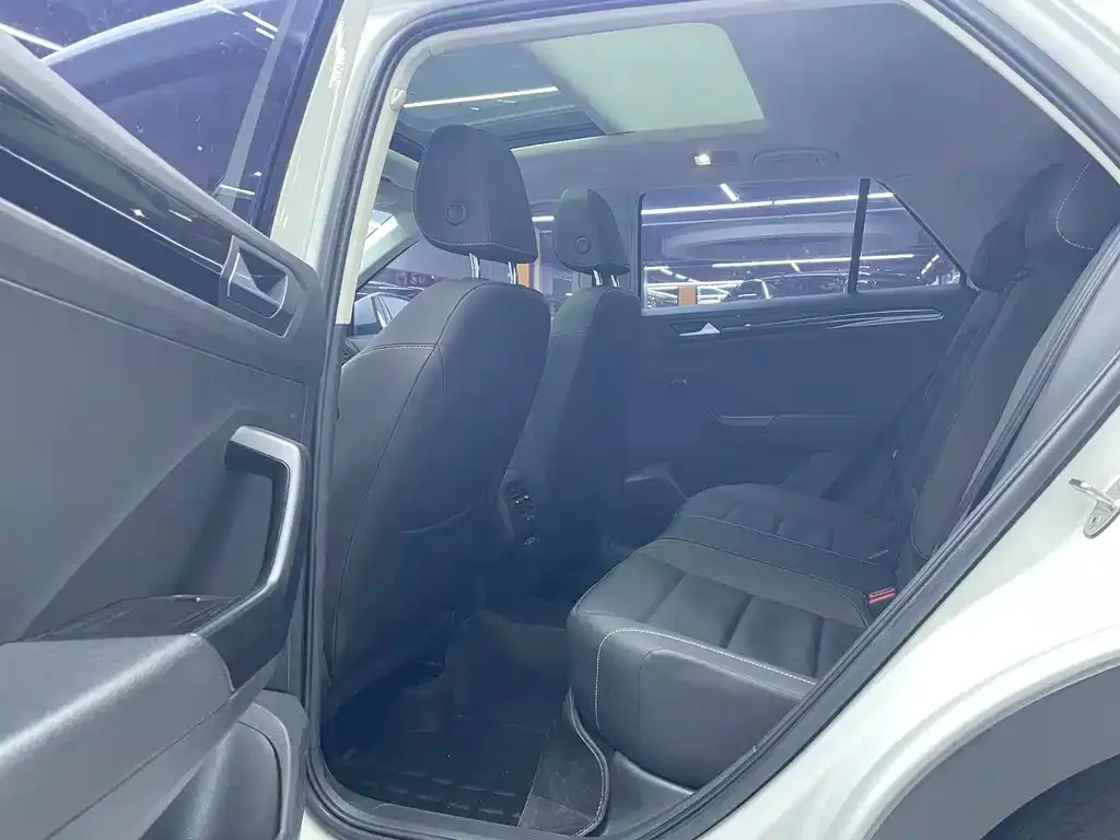 Volkswagen T-Roc 2022 из CN, фото 2