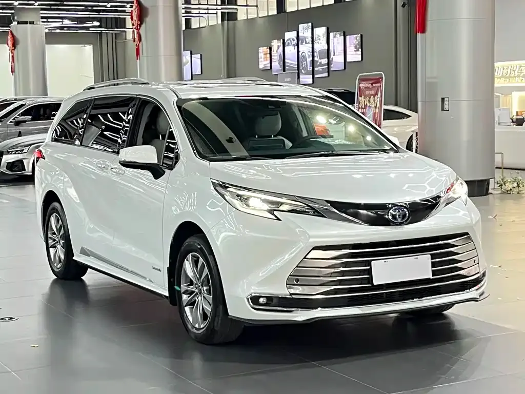 Toyota Sienna 2024 из CN, фото 3