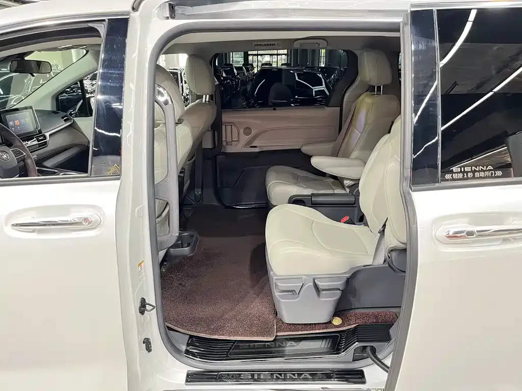 Toyota Sienna 2024 из CN, фото 6