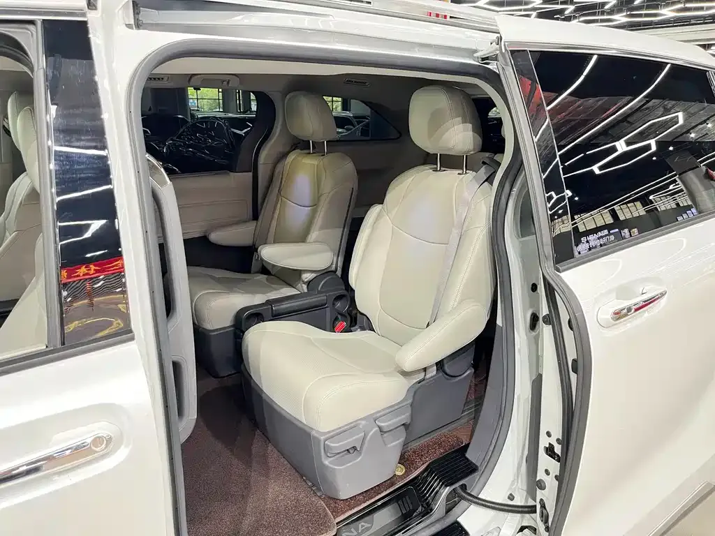 Toyota Sienna 2024 из CN, фото 8