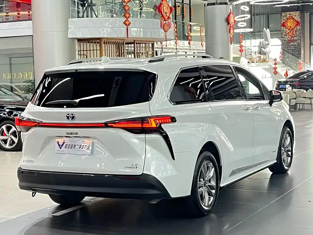 Toyota Sienna 2024 из CN, фото 9