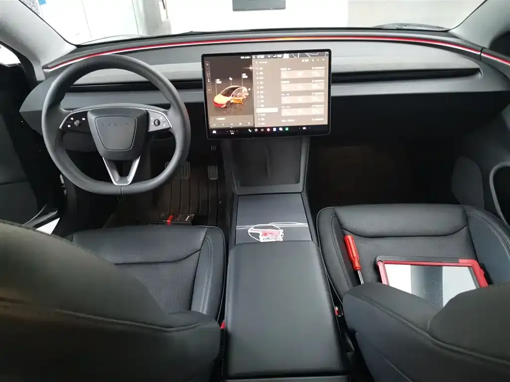Tesla Model 3 — фото 4