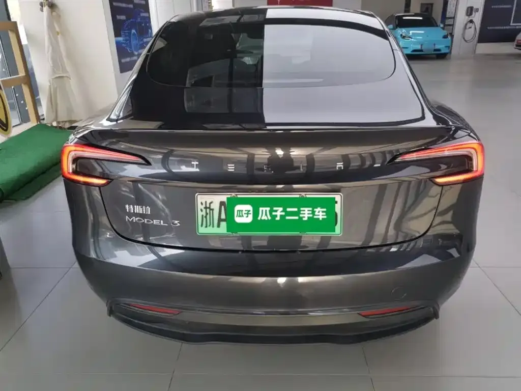Tesla Model 3 — фото 10