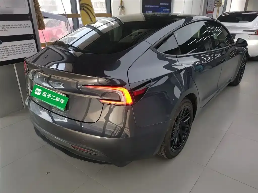Tesla Model 3 — фото 5