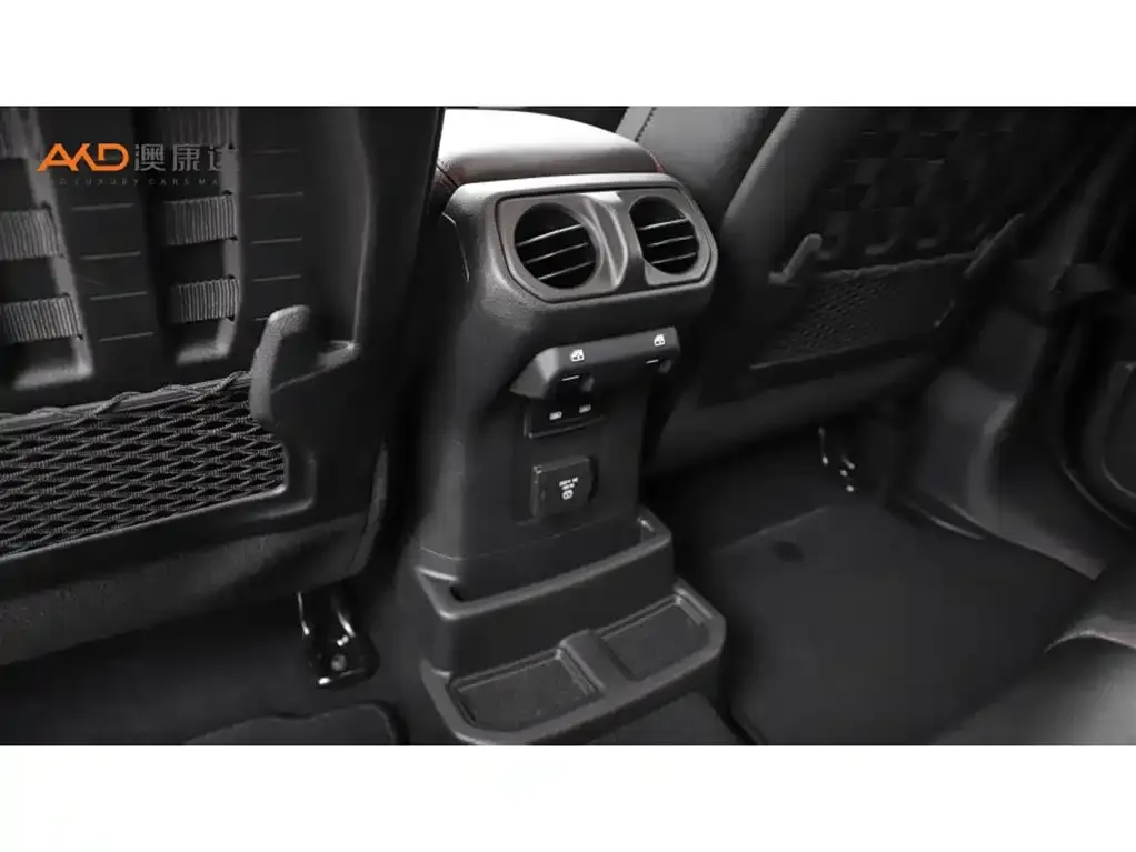 Jeep Wrangler — фото 8