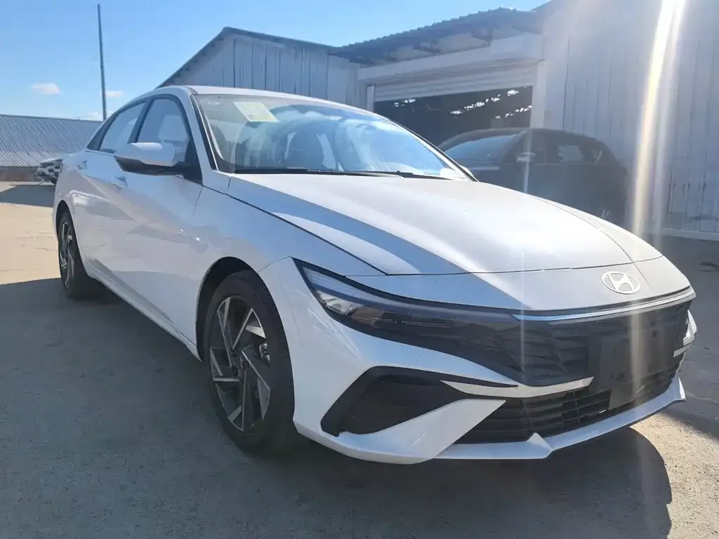 Hyundai Elantra — фото 2
