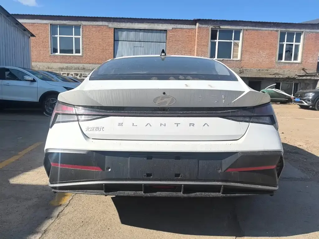 Hyundai Elantra — фото 10