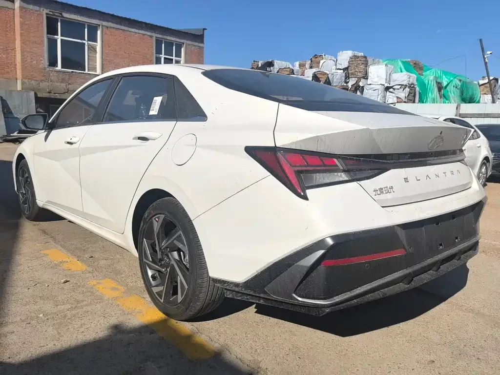 Hyundai Elantra — фото 9