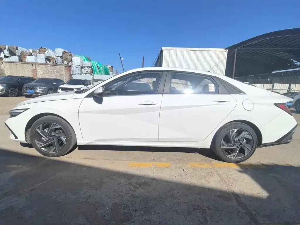 Hyundai Elantra — фото 8