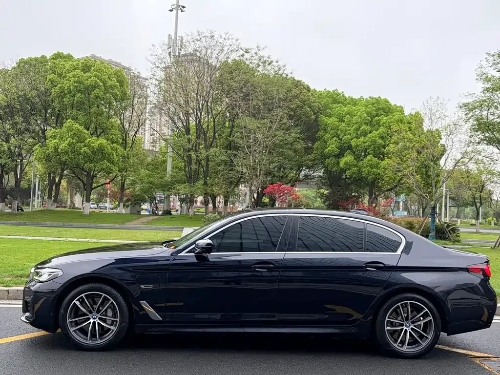 BMW 5 Series New Energy — фото 4