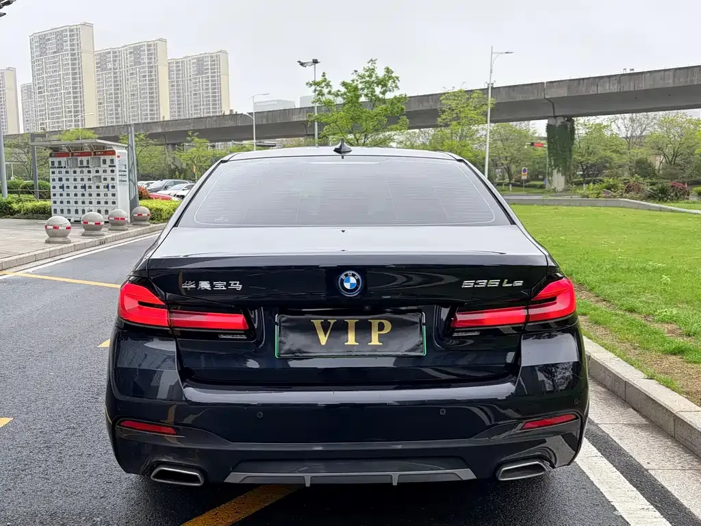 BMW 5 Series New Energy — фото 7