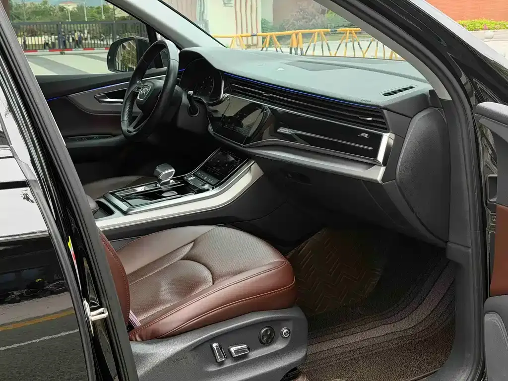 Audi Q7 2022 из CN, фото 4