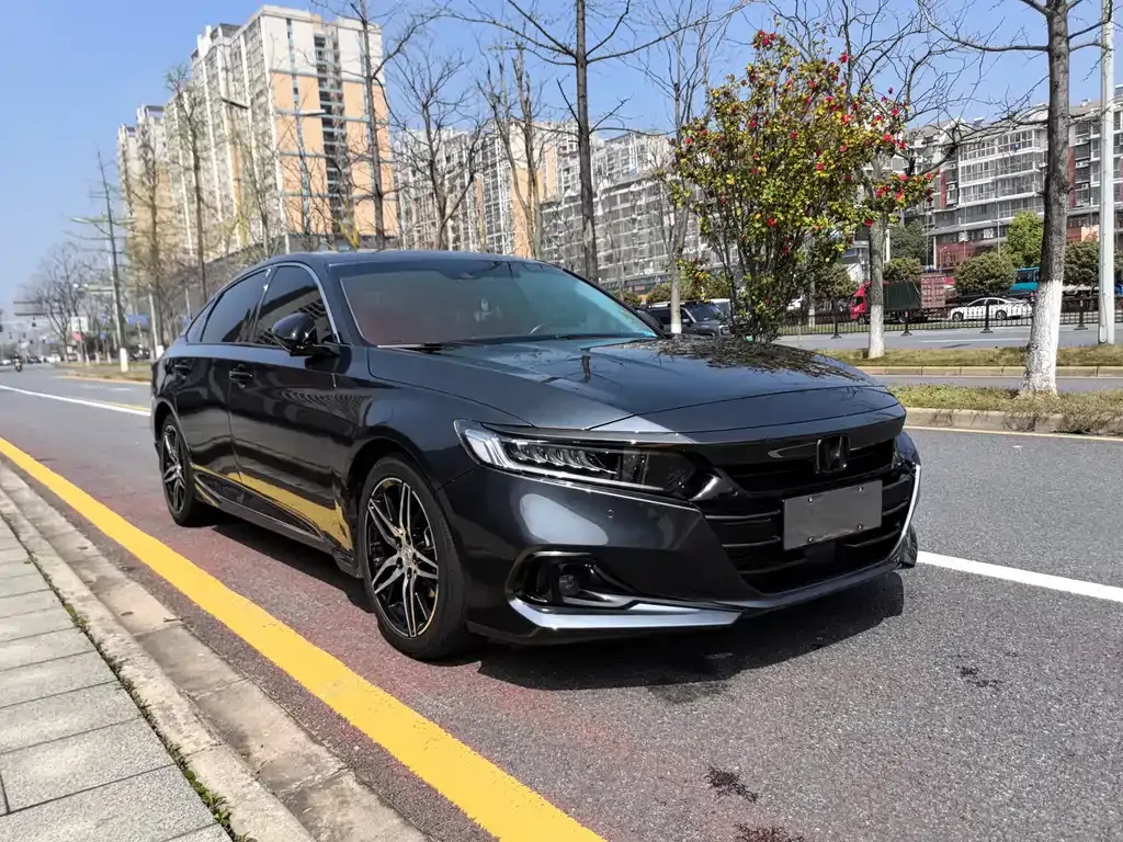 Honda Accord — фото 10