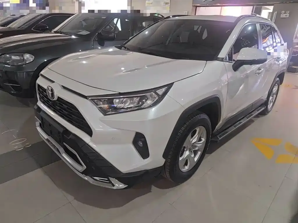 Toyota RAV4 — фото 1