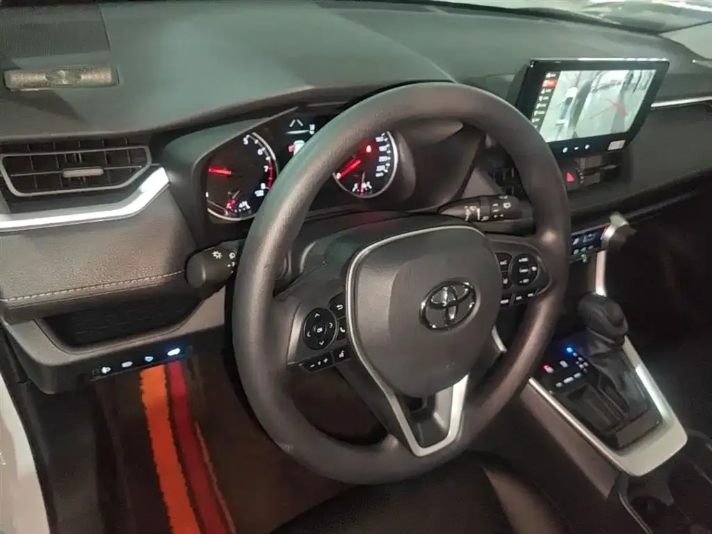 Toyota RAV4 — фото 9