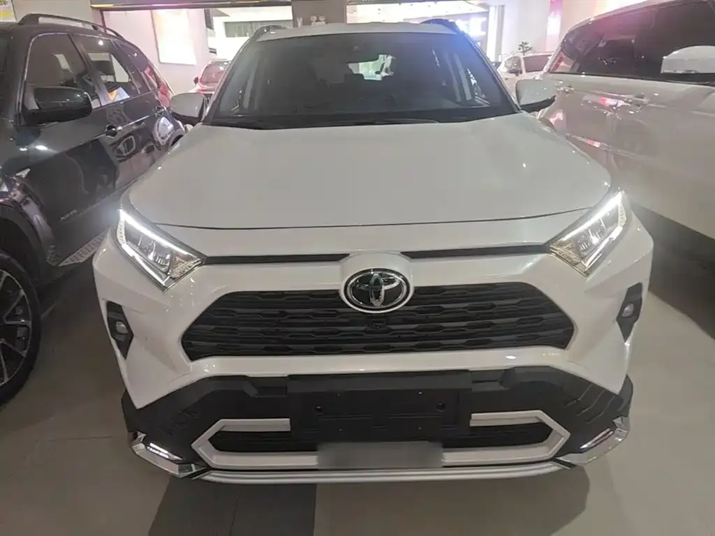 Toyota RAV4 — фото 6