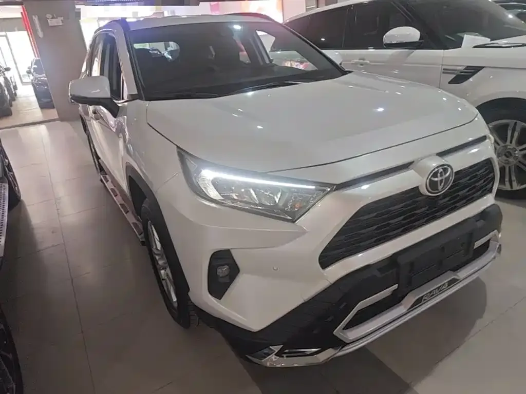 Toyota RAV4 — фото 3