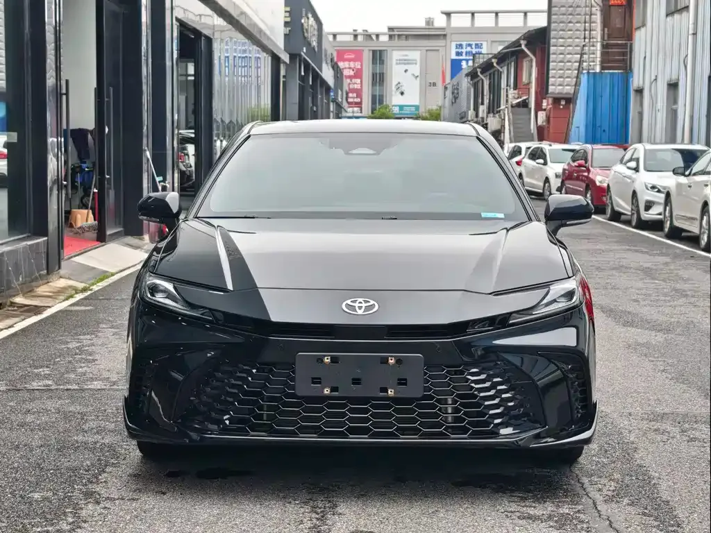 Toyota Camry — фото 3