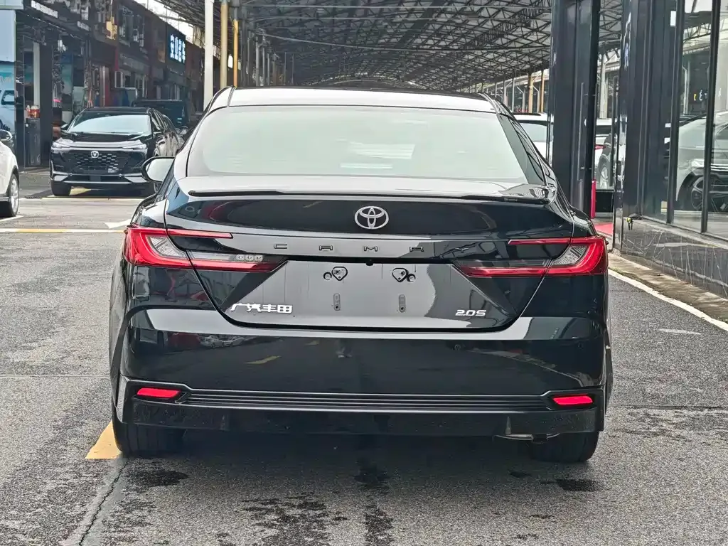 Toyota Camry — фото 7