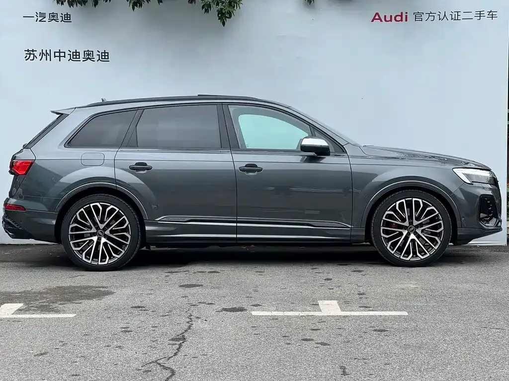 Audi SQ7 2024 из CN, фото 8