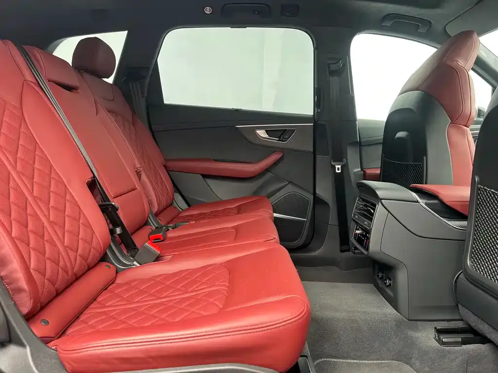 Audi SQ7 2024 из CN, фото 3