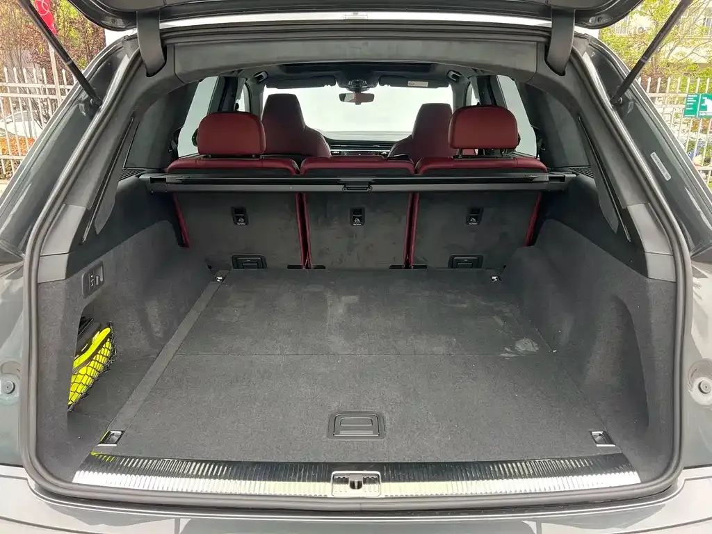 Audi SQ7 2024 из CN, фото 5