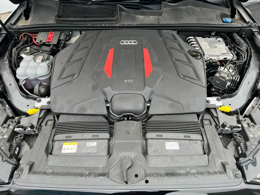 Audi SQ7 2024 из CN, фото 9
