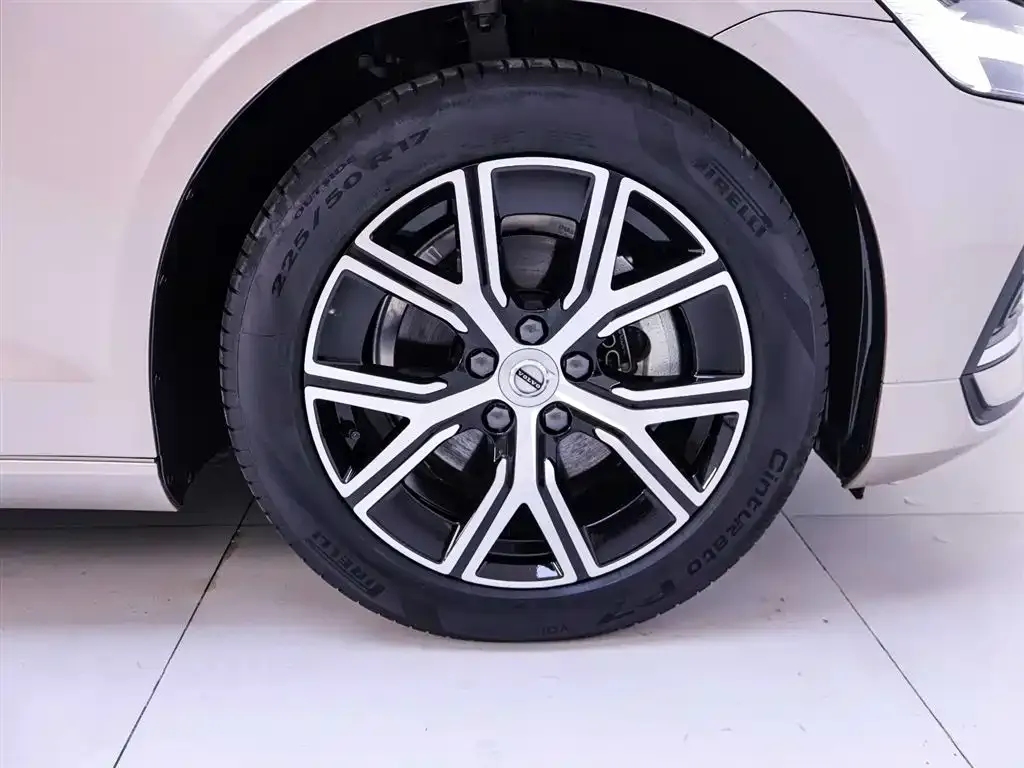Volvo S60 2023 из CN, фото 4