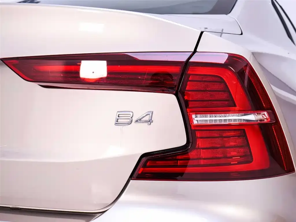 Volvo S60 2023 из CN, фото 6