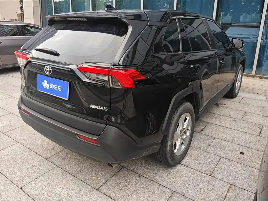Toyota RAV4 2023 из CN, фото 9