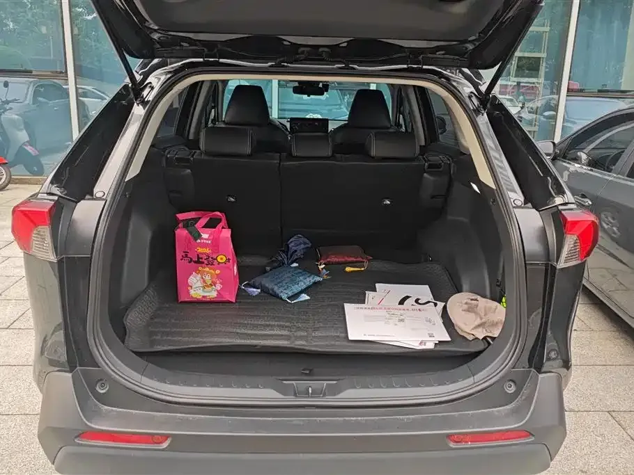 Toyota RAV4 2023 из CN, фото 6