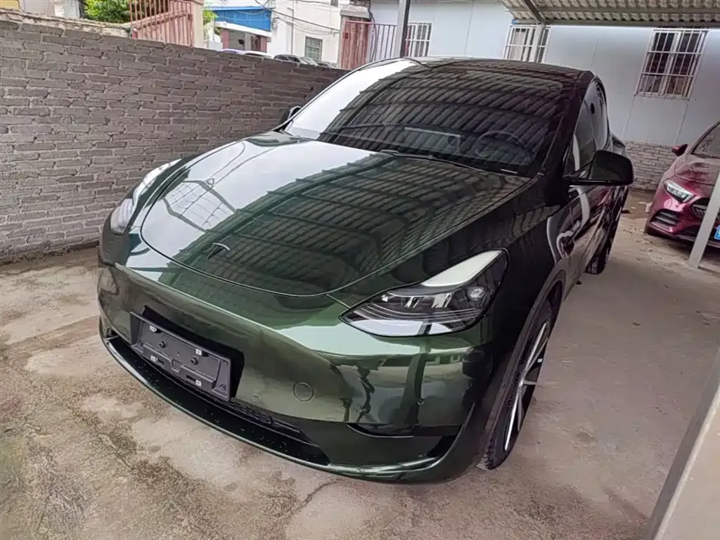 Tesla Model Y — фото 1