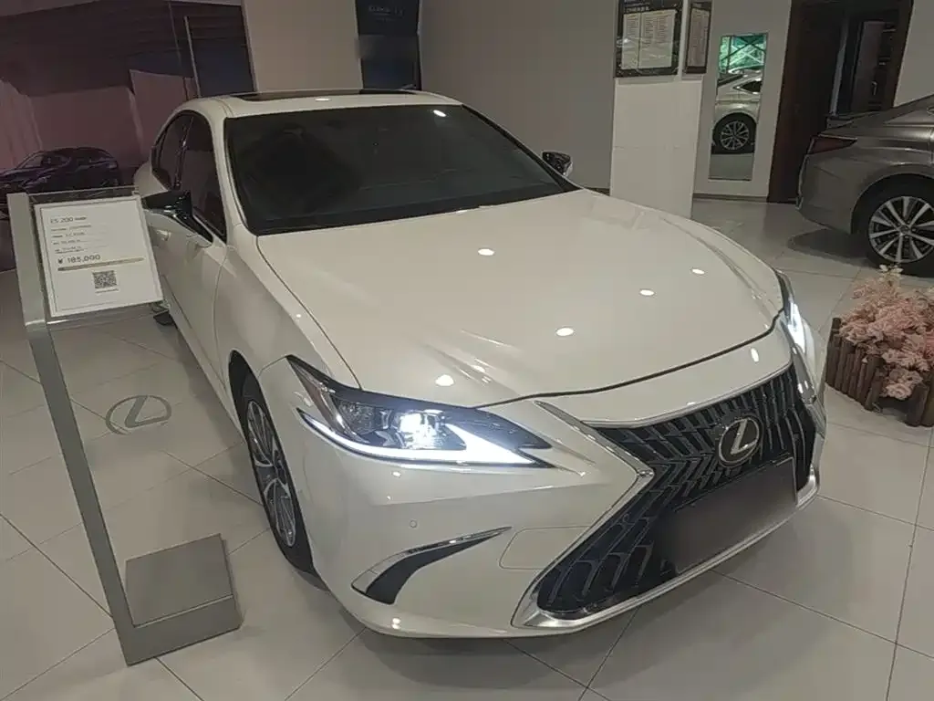 Lexus ES — фото 10