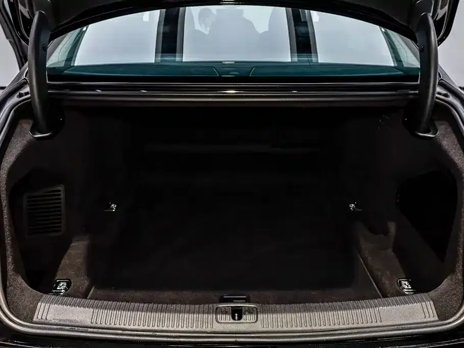 Audi A8 — фото 6