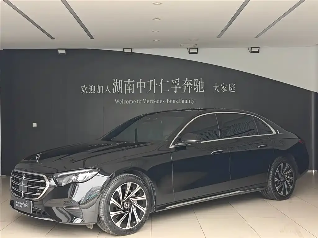 Mercedes-Benz E-Class — фото 1