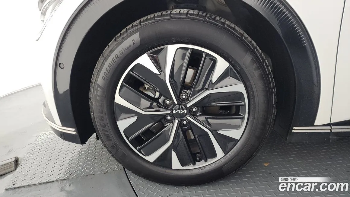 Kia EV6 — фото 9