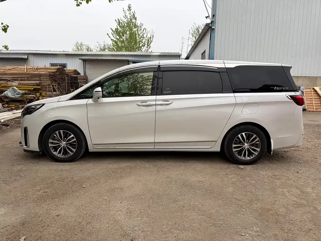 Buick GL8 2023 из CN, фото 3