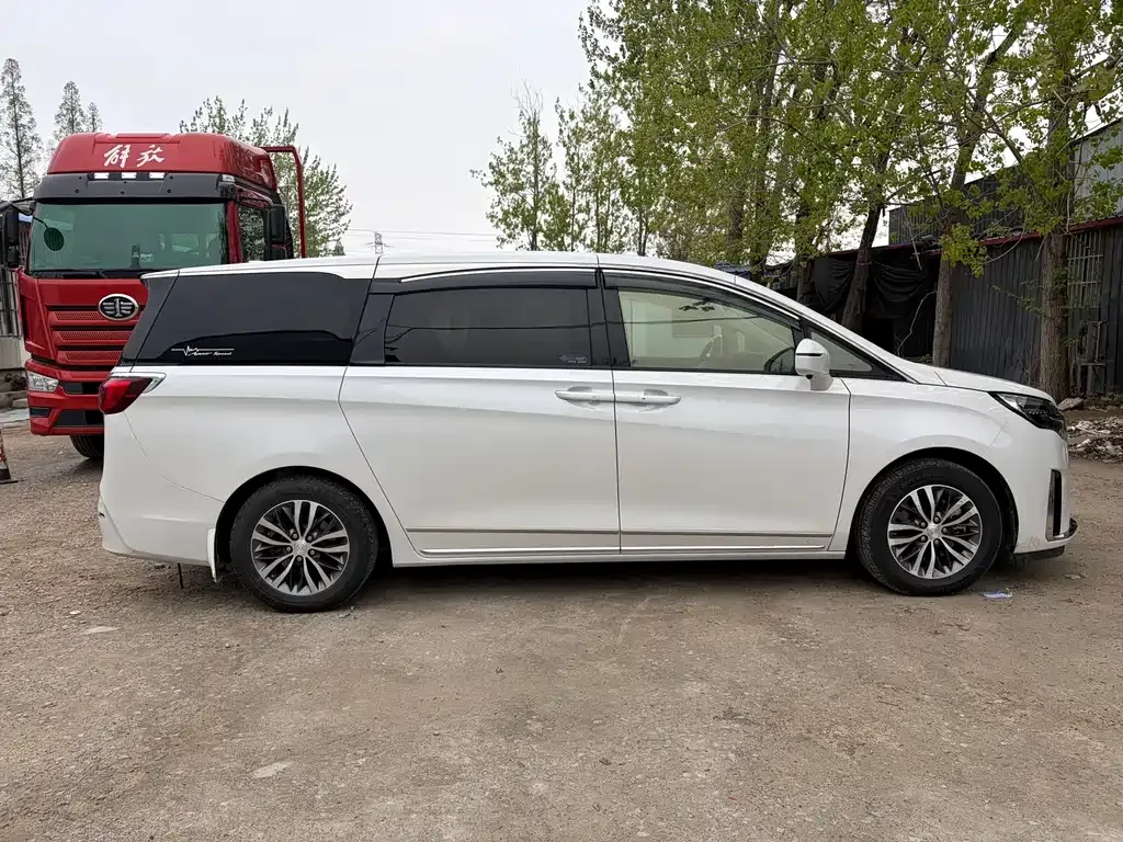 Buick GL8 2023 из CN, фото 6