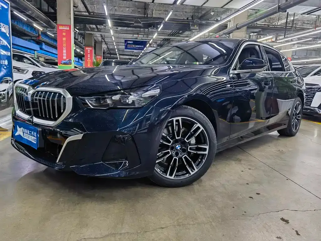 BMW 5 Series — фото 1