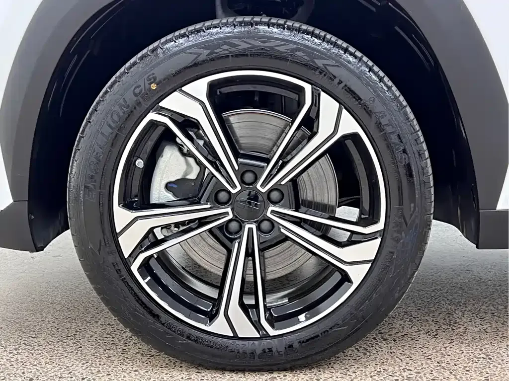 Geely Galaxy L7 — фото 10