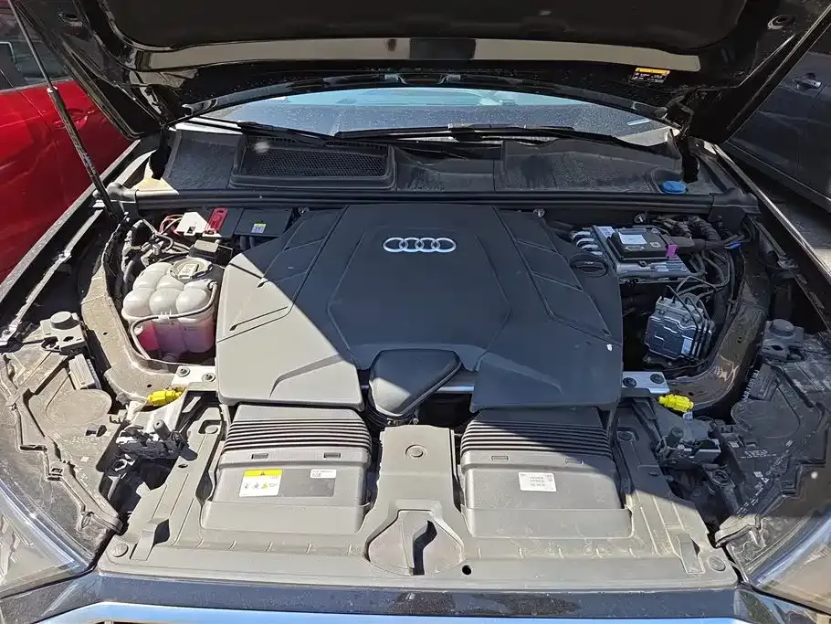 Audi Q7 2023 из CN, фото 5