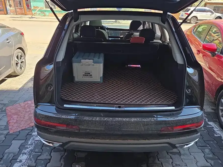 Audi Q7 2023 из CN, фото 9