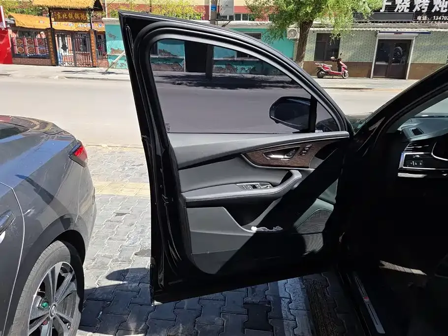 Audi Q7 2023 из CN, фото 2