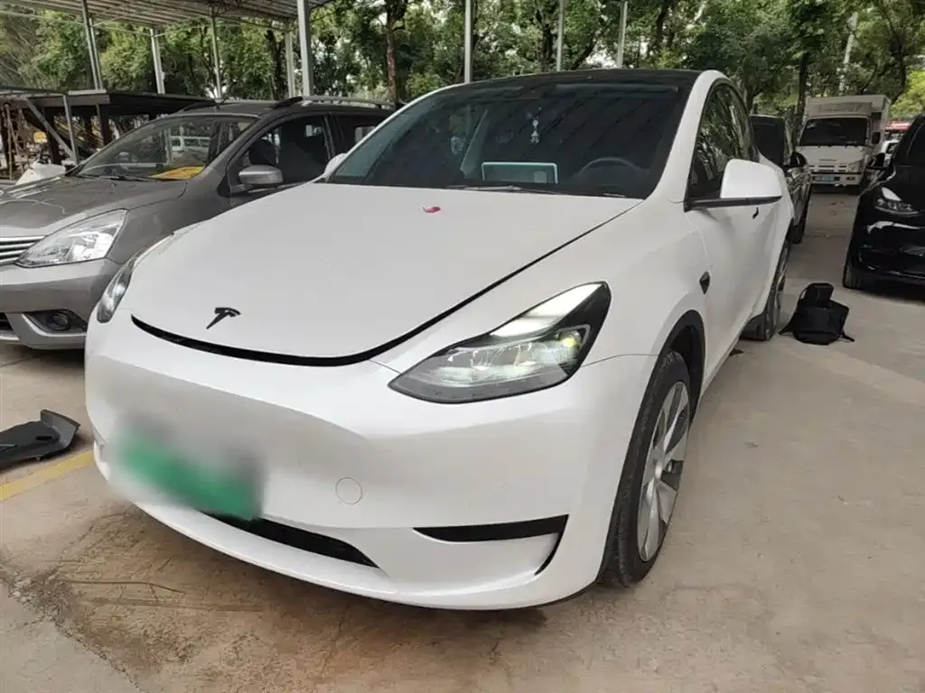 Tesla Model Y — фото 9