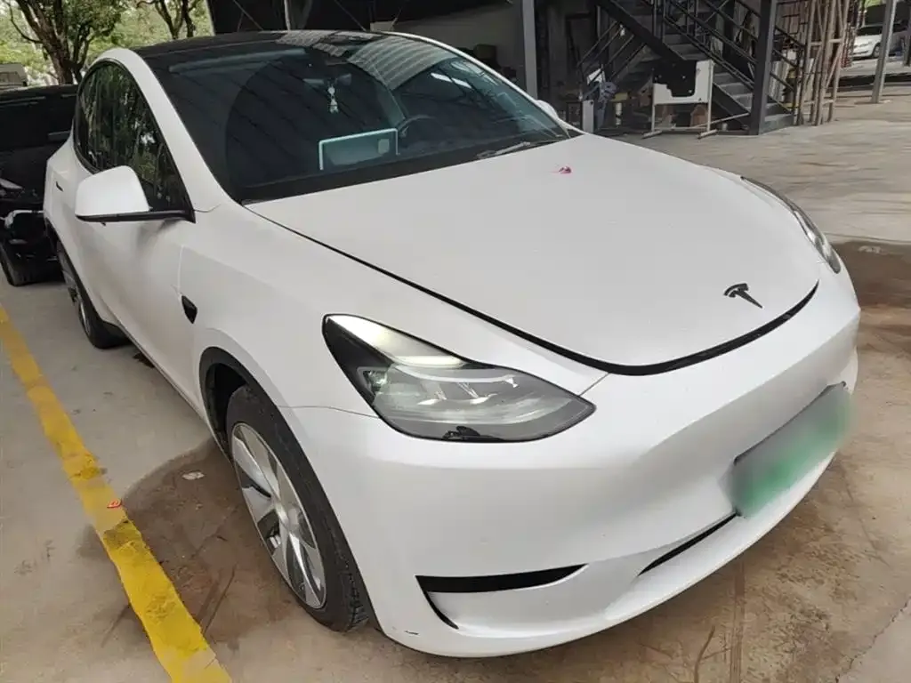Tesla Model Y — фото 8